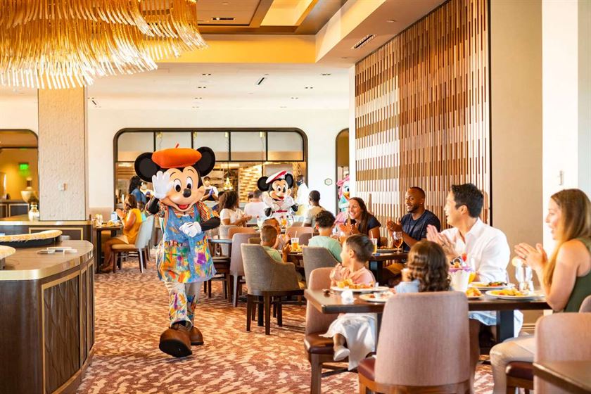 yummiest-disney-restaurants--meals-for-families